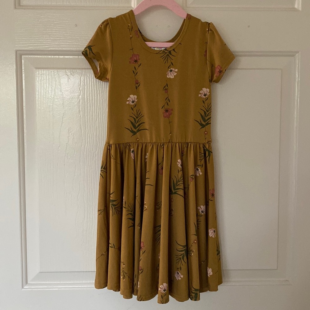 5/6 NWOT DDS Cap Sleeve